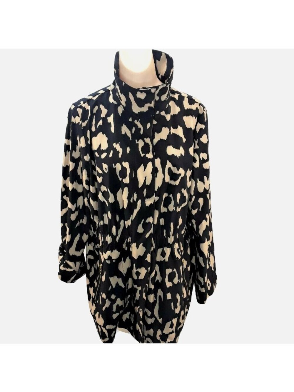 Chicos Zenergy Acitivewear Shirt Jacket Size 1 Cheetah Print Rolled Sleeves